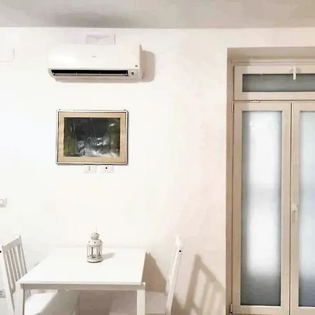 Modern In Bari Historic Centre 40 M² Air Conditioning 公寓 莫诺波利